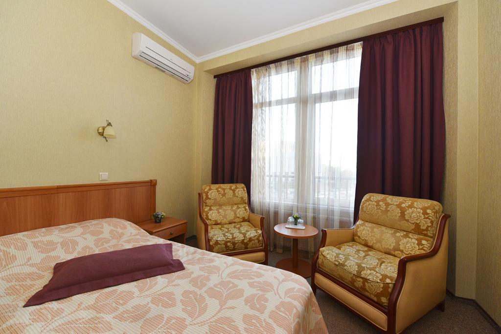 Готель Дніпро Kyiv Exterior photo